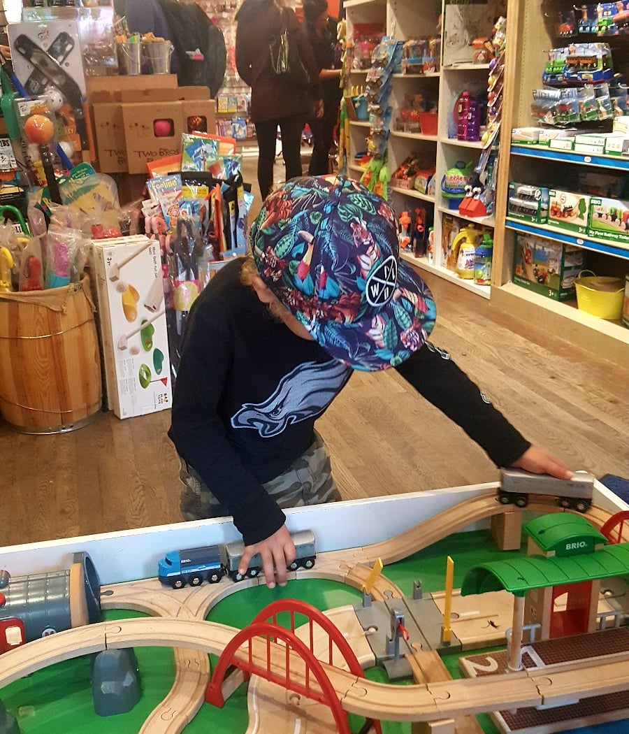 Lulu's Cuts & Toys 1