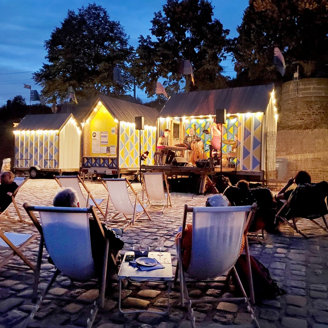 Mauves Balnéaire collectif MIT