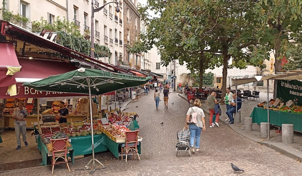 Hunt for Treasures at Rue Mouffetard 1