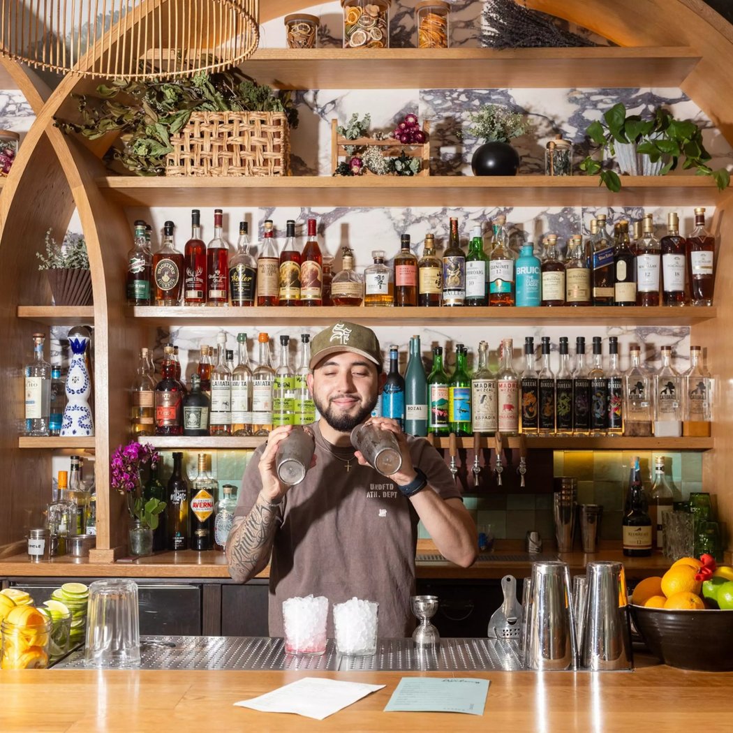 Bar Darling 2