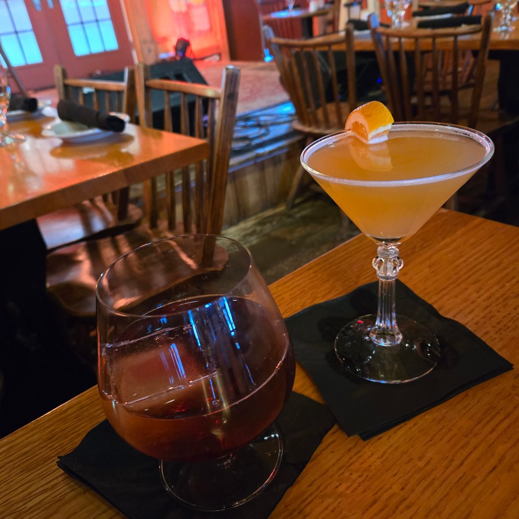 Daryl's House Restaurant & Live Music Club 4