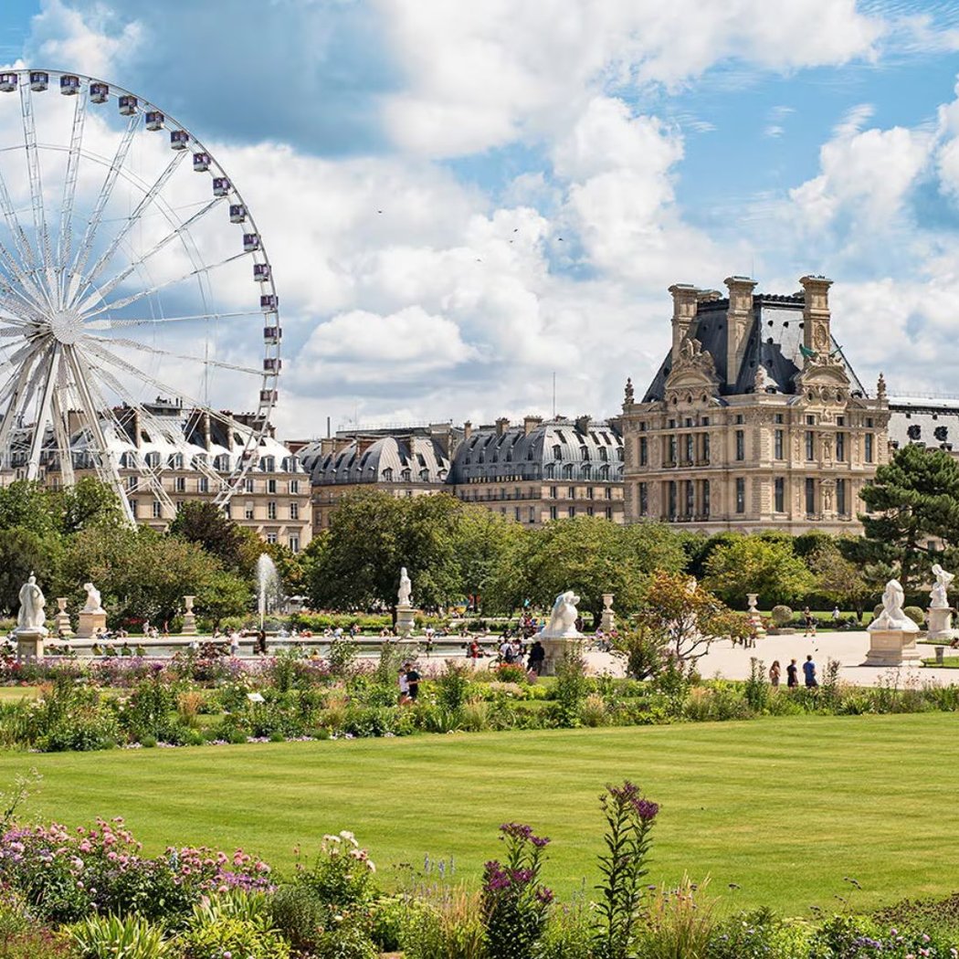 Discover Parisian Style on Rue de Rivoli 2