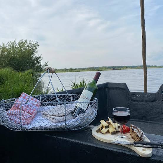 Apéro en chaland au coucher du soleil (Les Calèches Briéronnes)