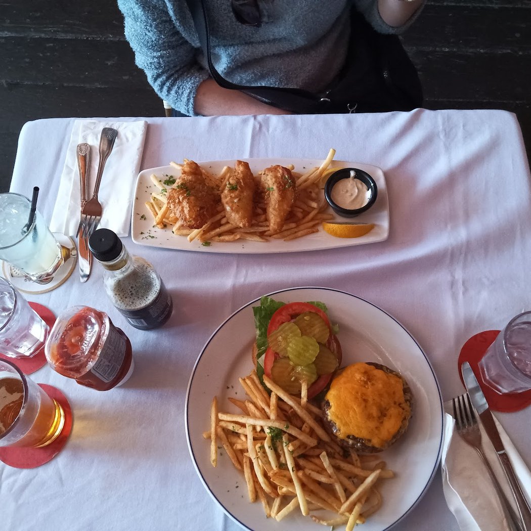 Kells Irish Restaurant & Pub 3