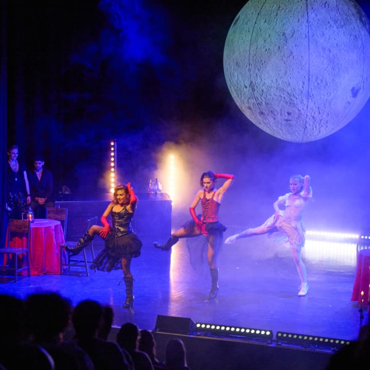 House of Cabaret: Dracula Dance Show in the Moonlight 2