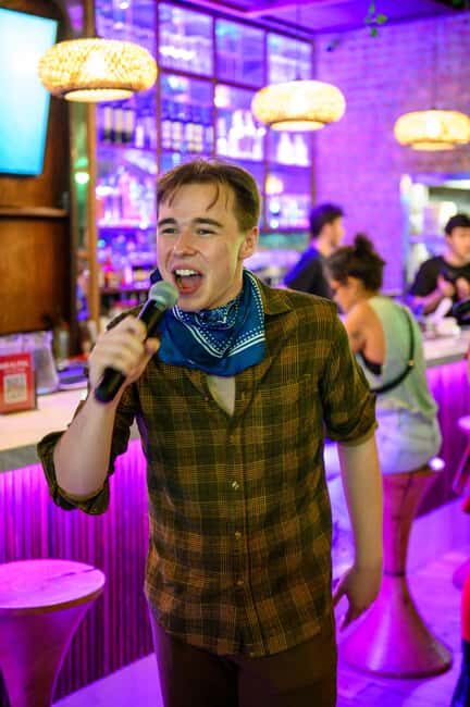 Immersive Dinner Show with Live Music 1