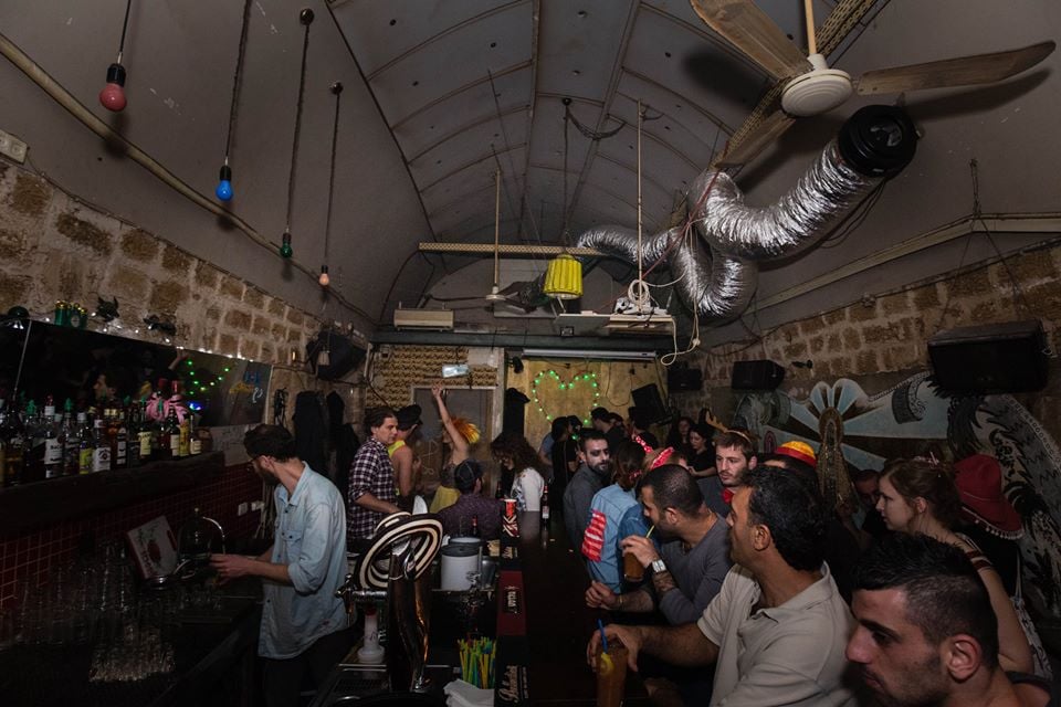 Anna Loulou Bar 1