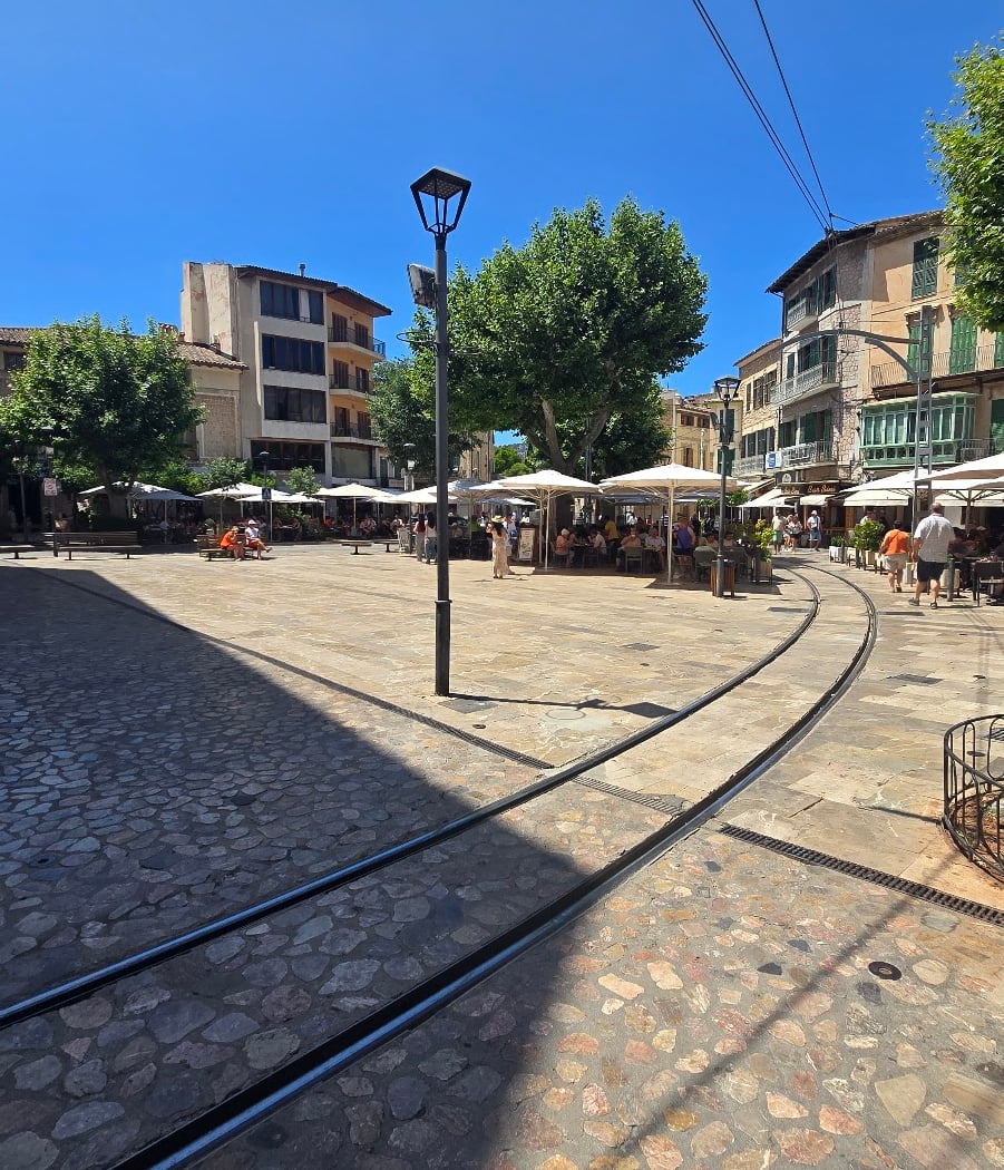 Plaça Constitució 3