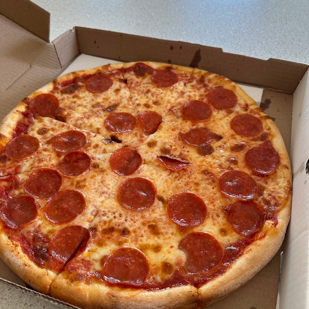 Evelyn's Pizza 1