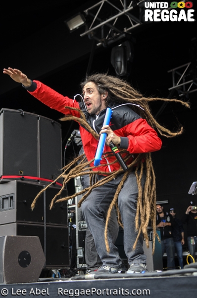 Reggae Sunday: Mic Dangerously & E.N. Young Live at SeaLegs at the Beach 2