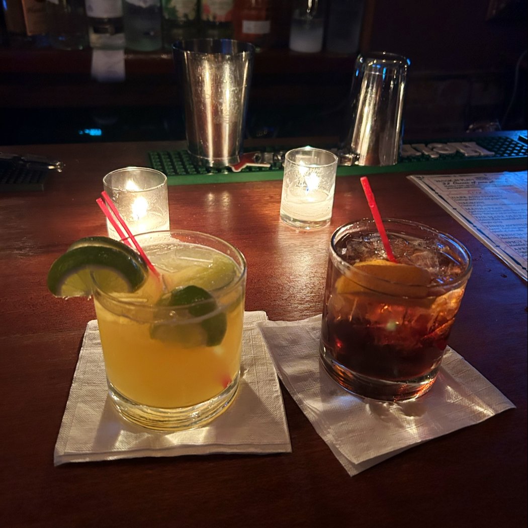Delia's Lounge & Restaurant 1