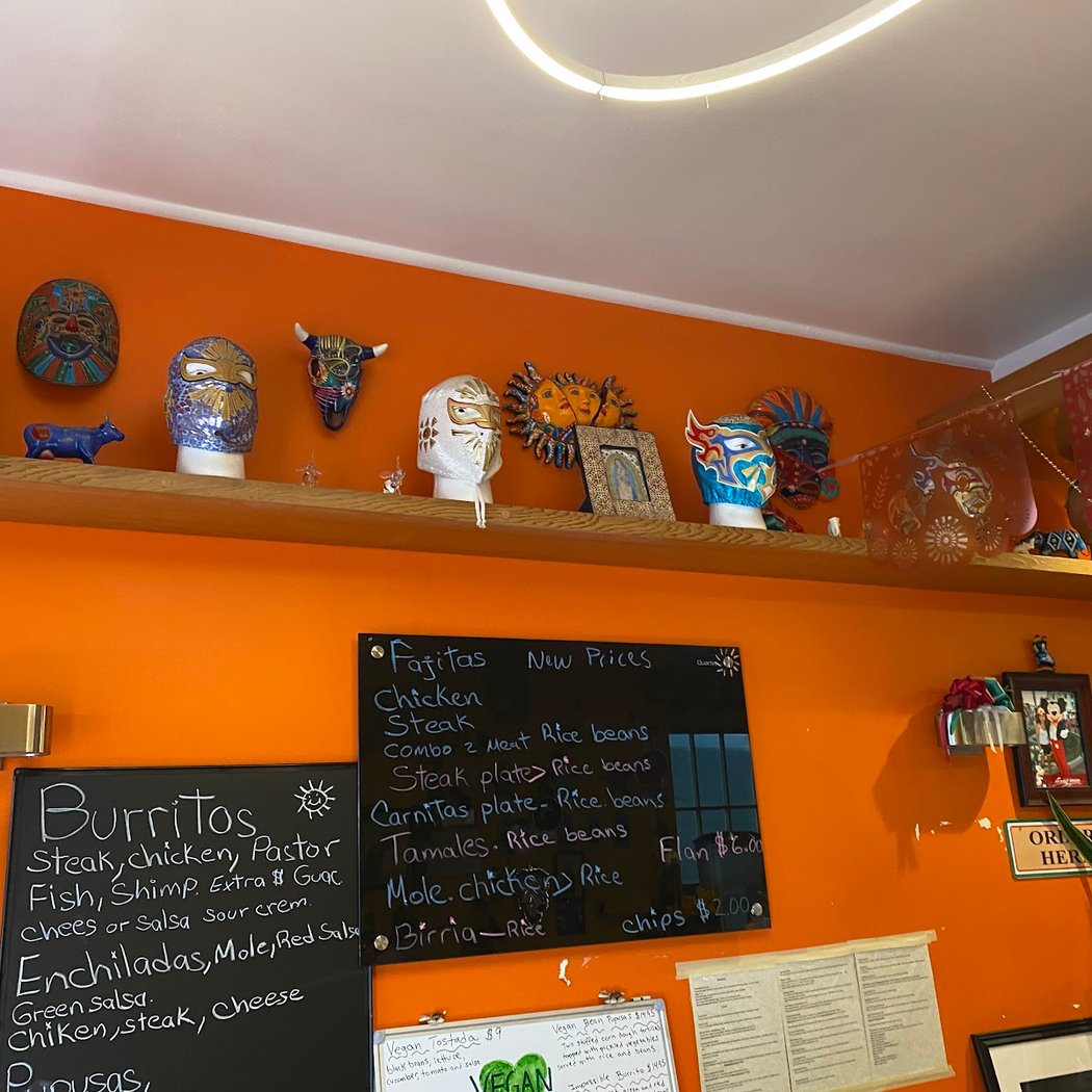 Lola’s Taqueria 3