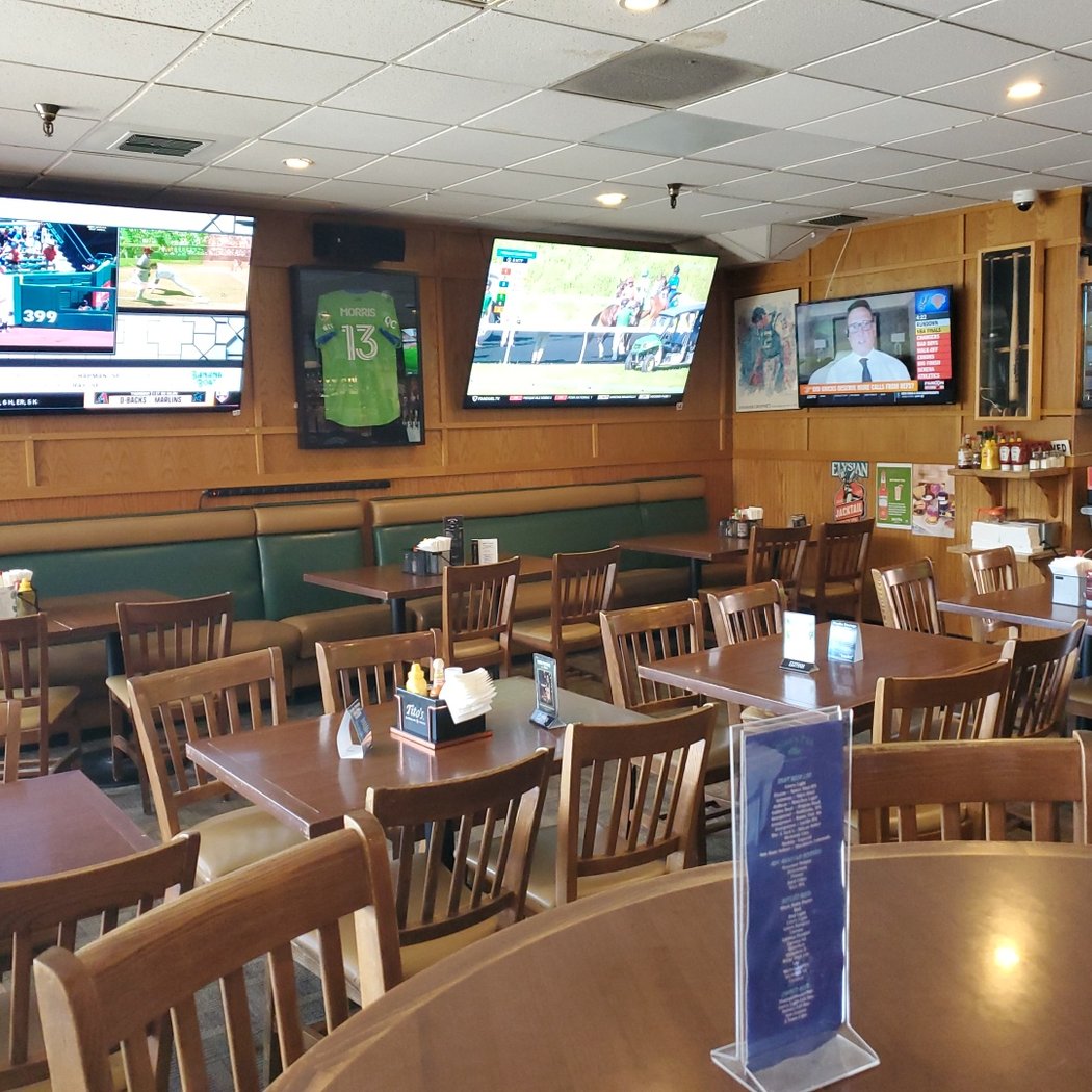 Dino's Pub 4