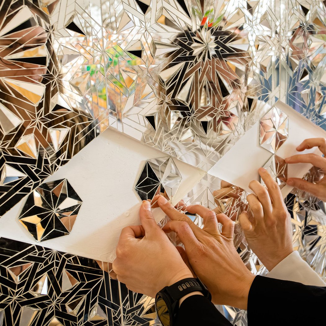 Compléter le miroir : atelier participatif d’Ayeneh-Kari (mosaïque de miroirs) 1