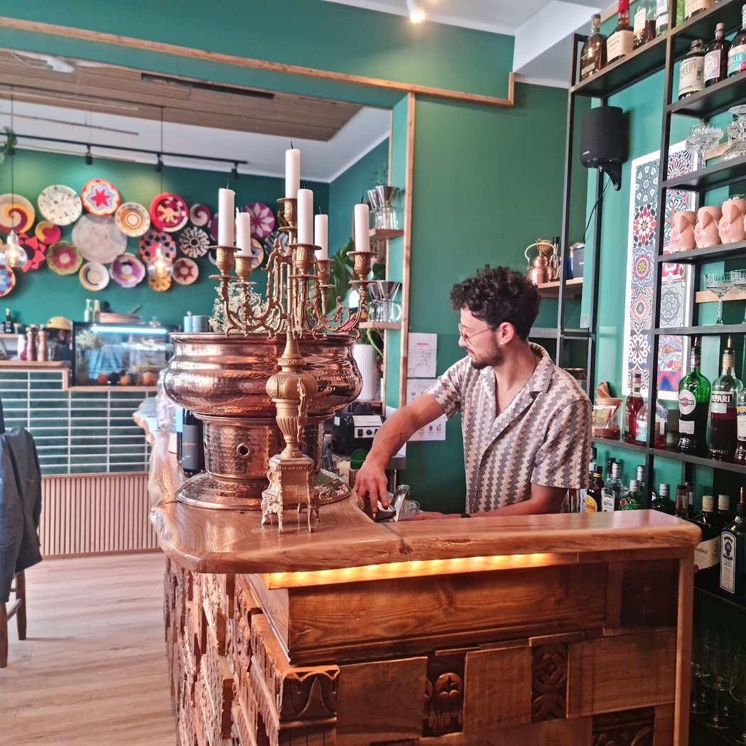 A Small Café & Bar 2