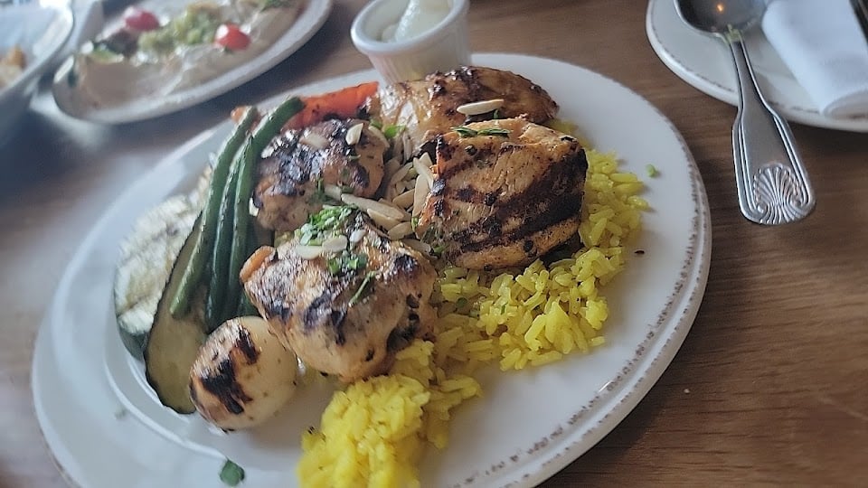 Zaytoon Mediterranean Restaurant and Bar 3