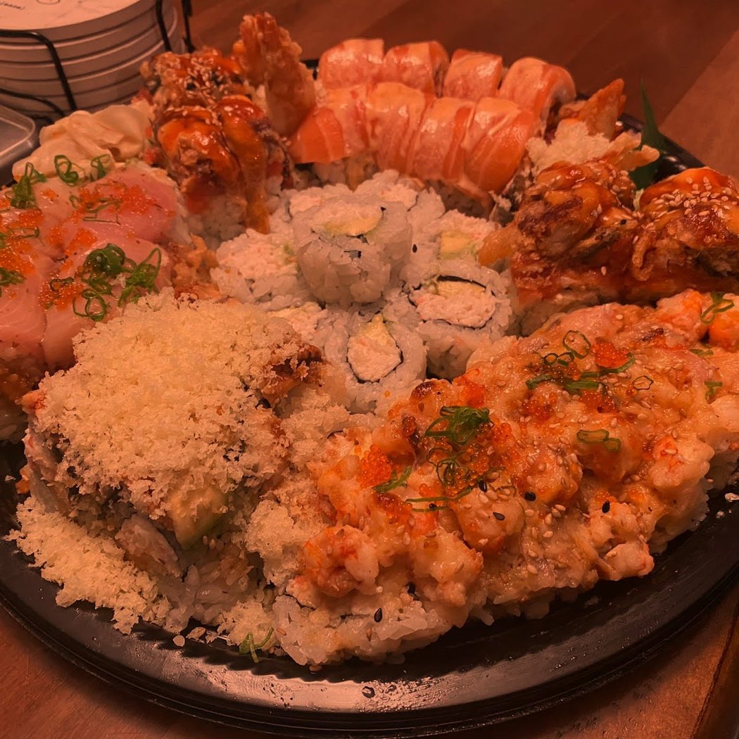 Mama Sushi & Bowl 1
