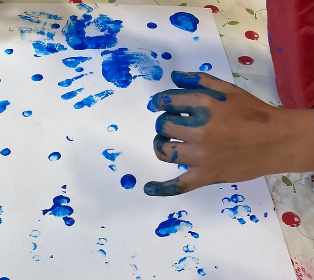 Atelier Arts Plastiques parents-enfants : Jeu d'empreintes 1