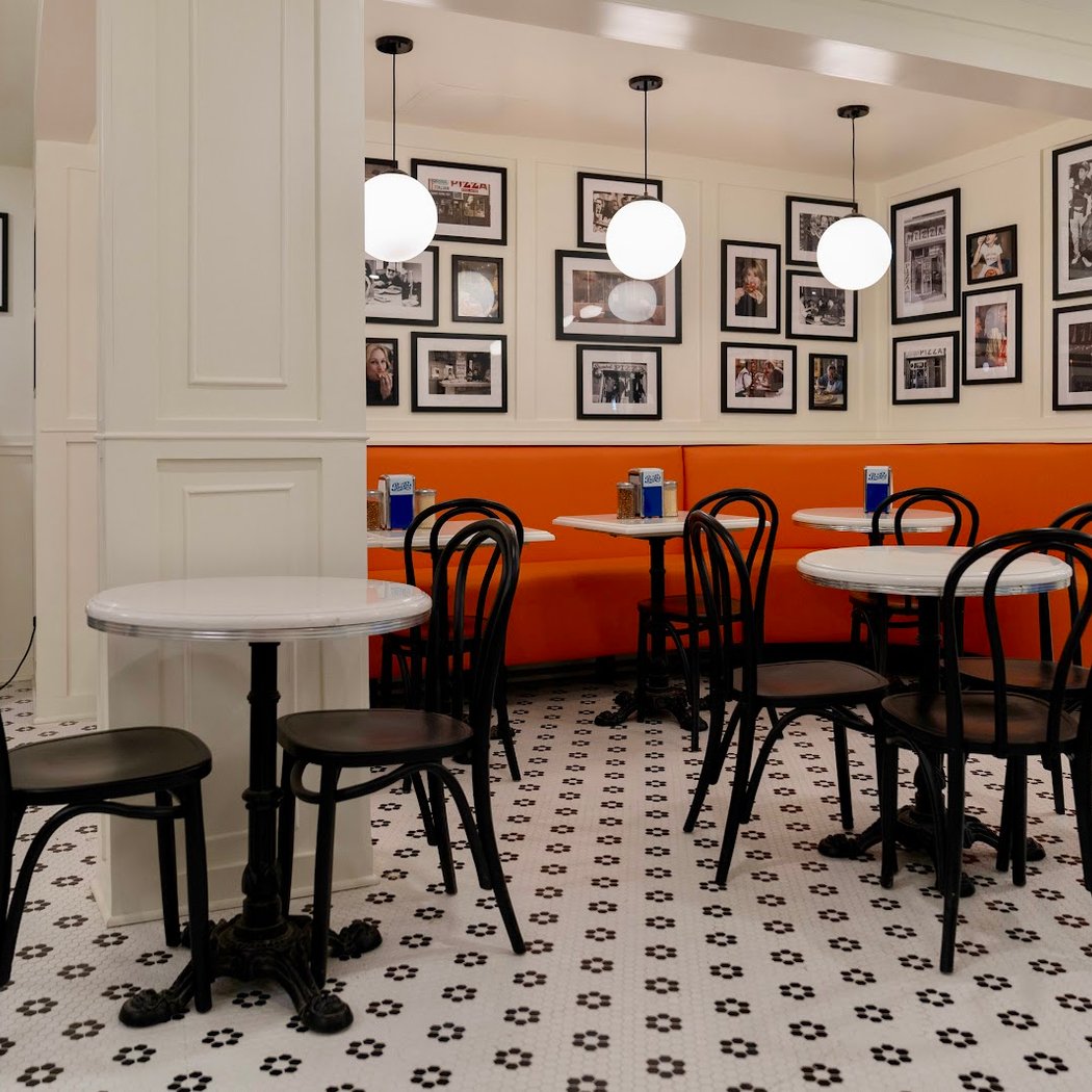 Pipinelli's Pizza Parlor 2