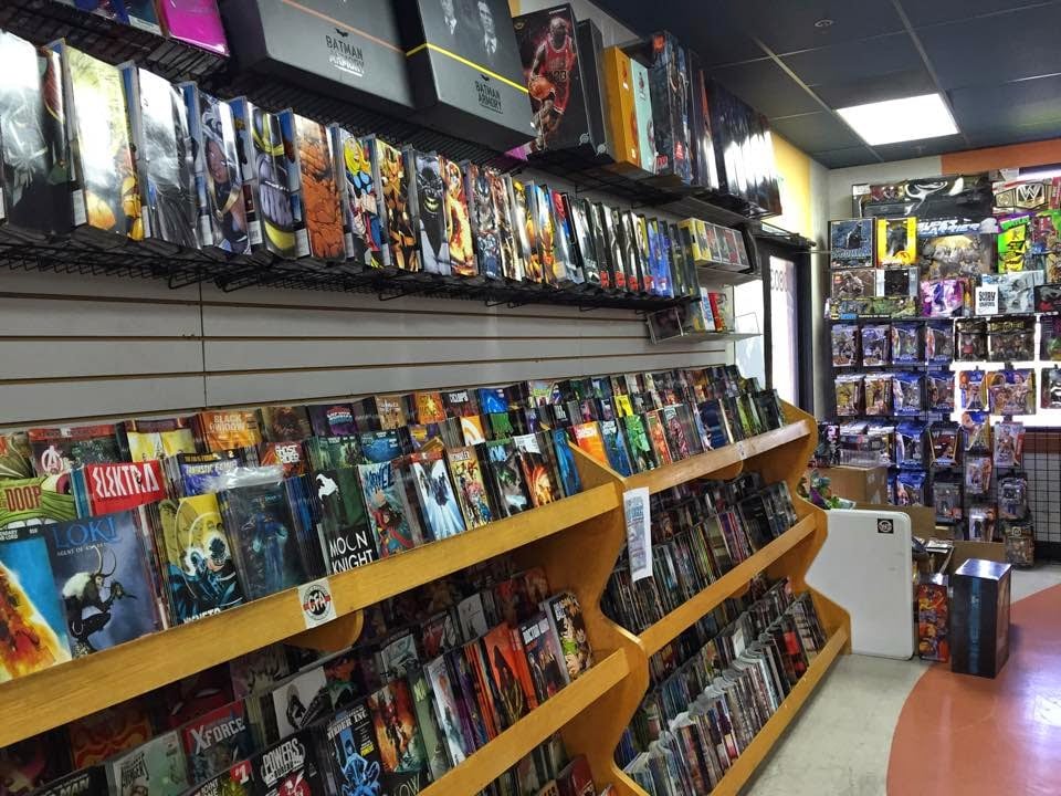 Comic & Figure Addicts Presents Paper & Plastic Collectible Community 3