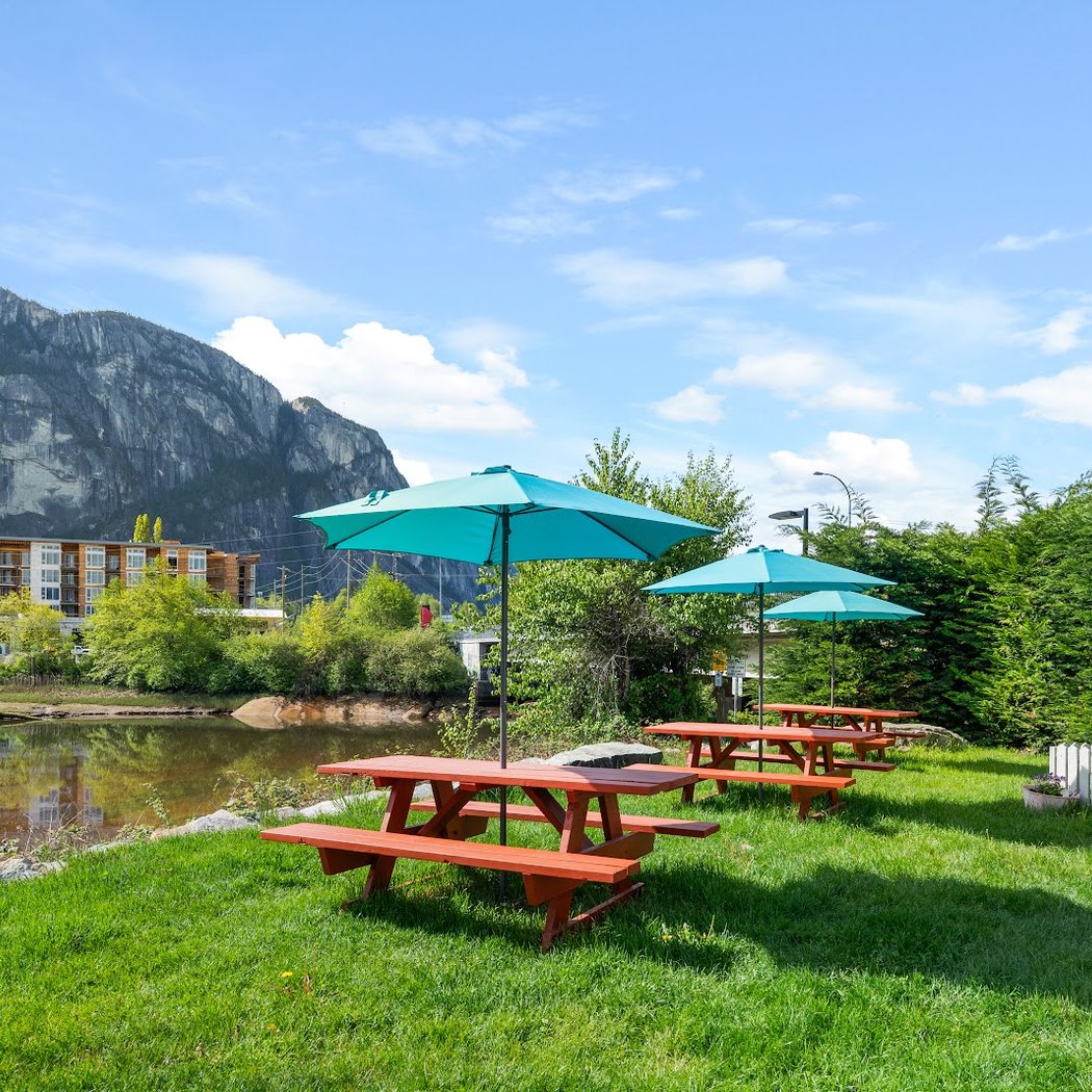 Squamish Adventure Inn & Hostel 1