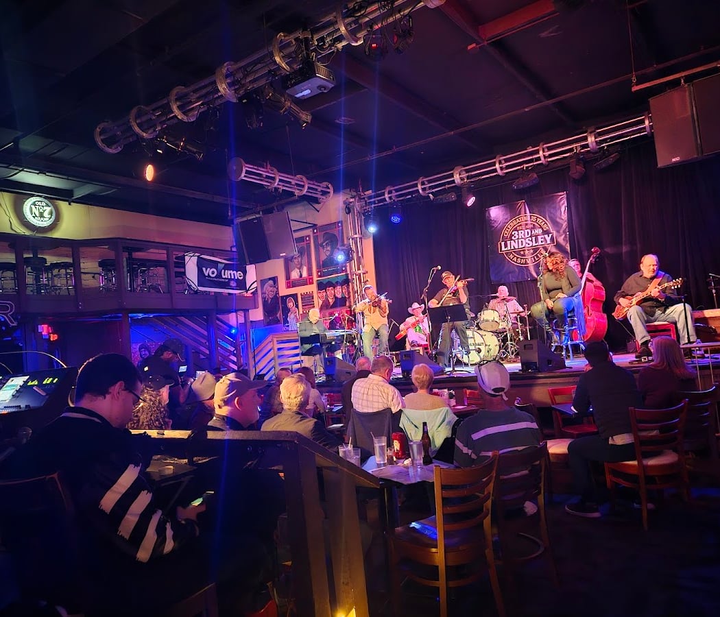 3rd & Lindsley Bar & Grill 3