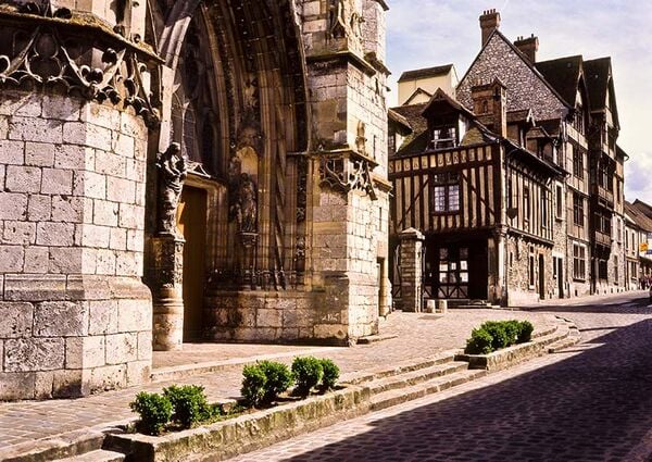 Notre-Dame of the Nativity Catholic Church in Moret-sur-Loing 3