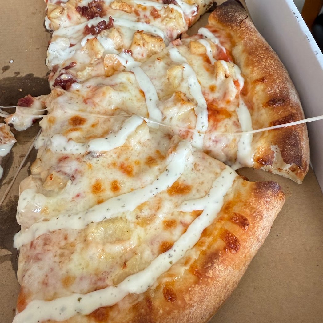 Hangout Pizza & Pub 4