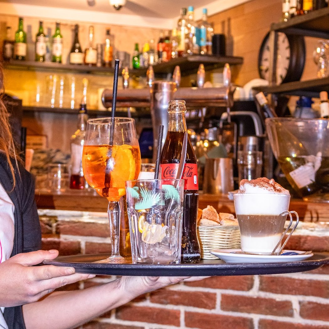 Le Petit Café 2