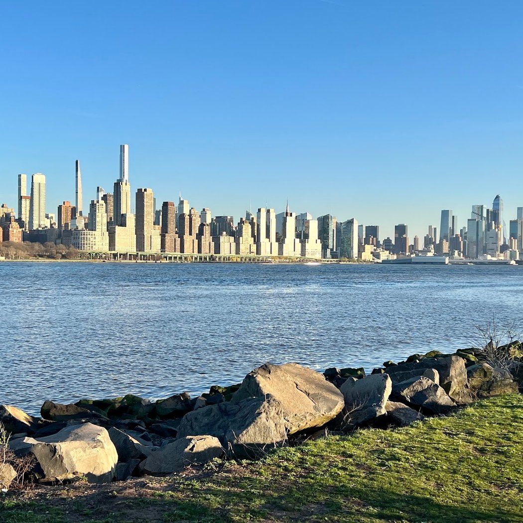 Hudson River Waterfront Walkway 1