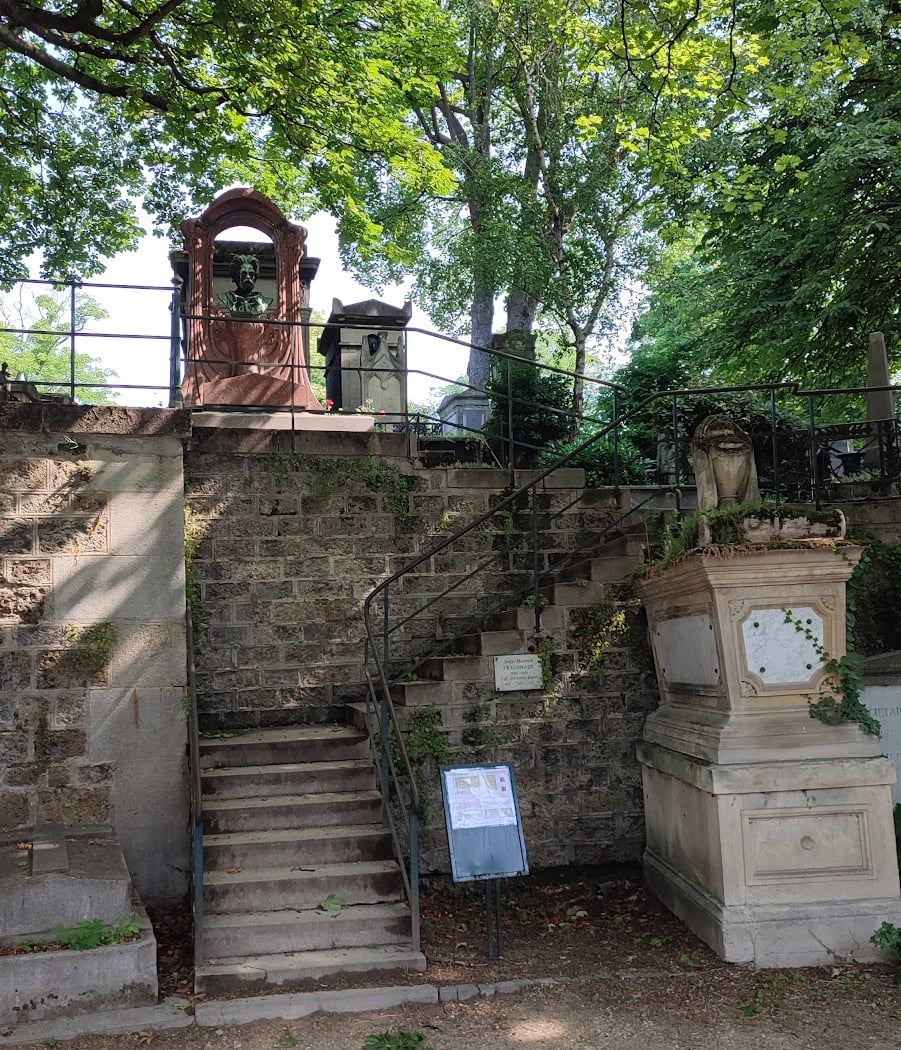 Cenotaph by Émile Zola 3