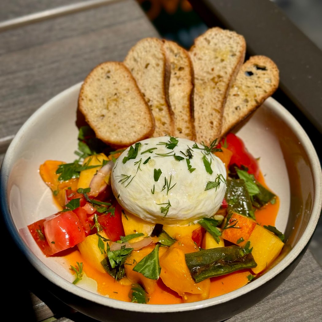 Luma Bar & Eatery 4