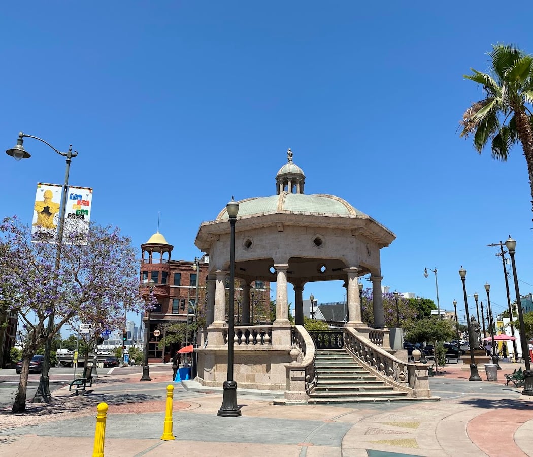 Mariachi Plaza 2