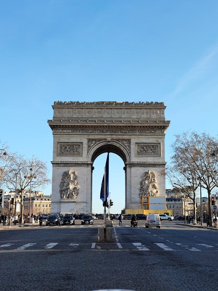 Indulge in Luxury at Avenue Victor Hugo 1
