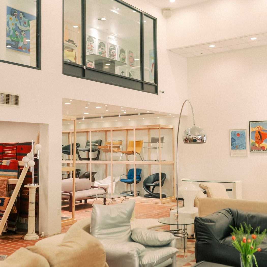 Elpida NYC - vintage furniture & contemporary art 3