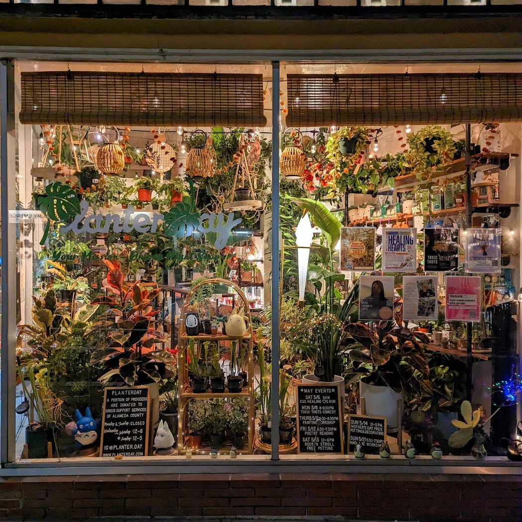 Wreathmaking Workshop w/ Treats + Drinks 2