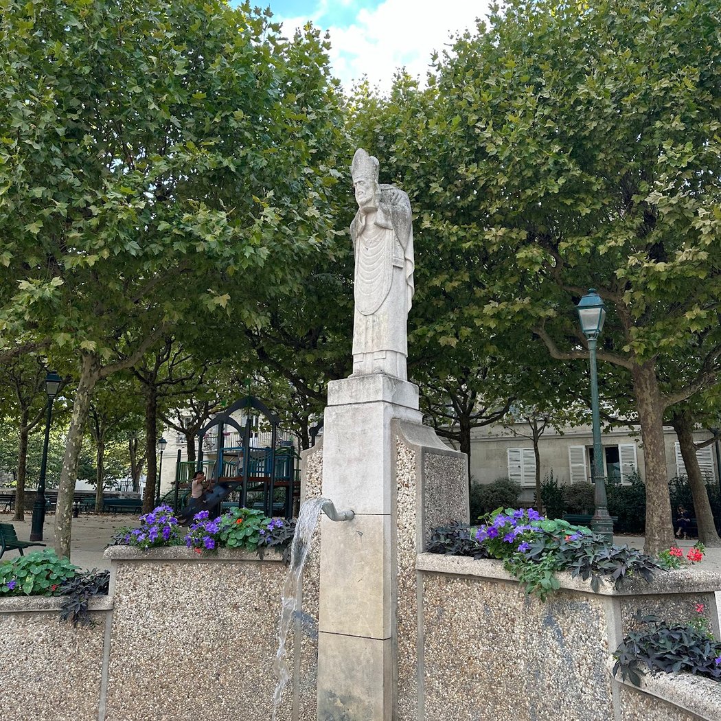 Statue of Saint-Denis 4