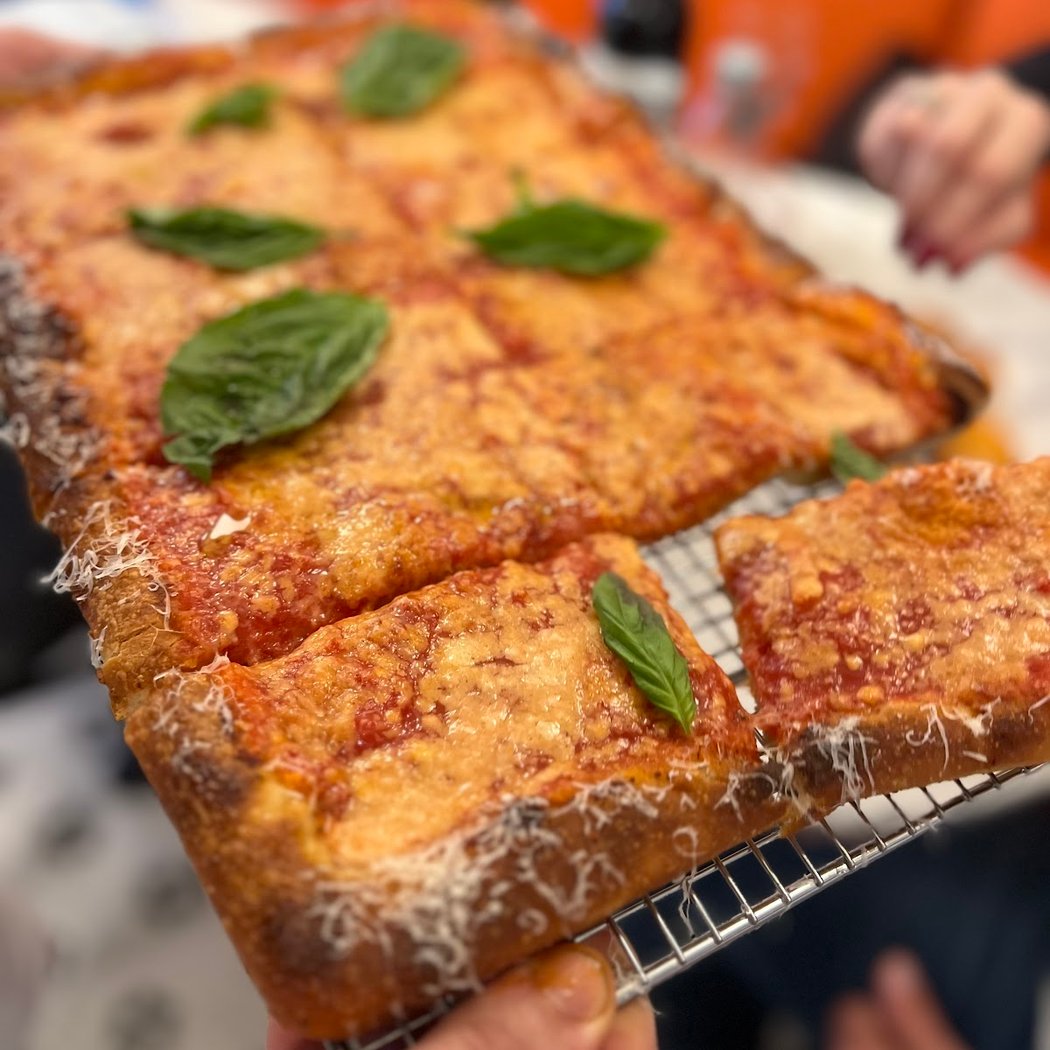 Pipinelli's Pizza Parlor 1