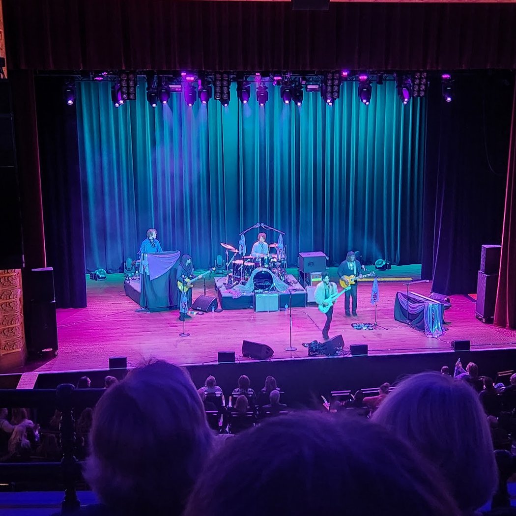 Bee Gees Gold: The Tribute 3