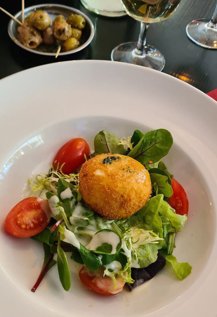 Le Bear's Café 1
