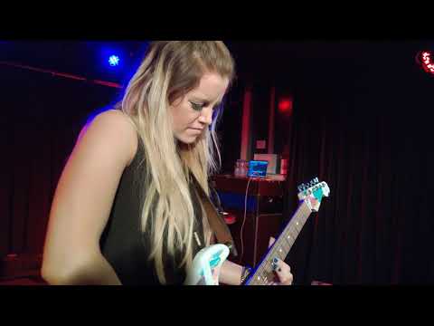 Lindsay Ell and Bre Kennedy 2