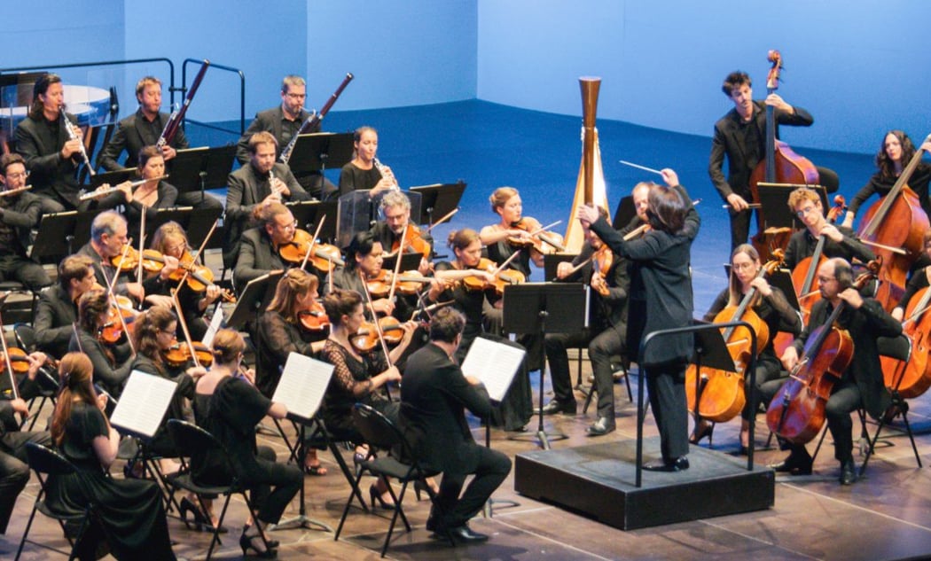 Paris Mozart Orchestra / Claire Gibault 1