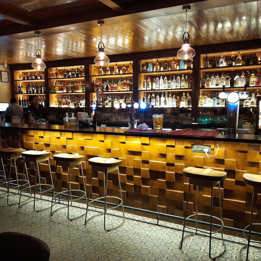 CHAPTER ONE Bar|Maiin 1