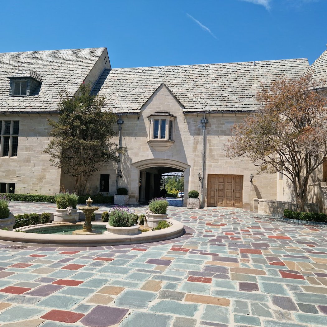 Greystone Mansion and Gardens 3