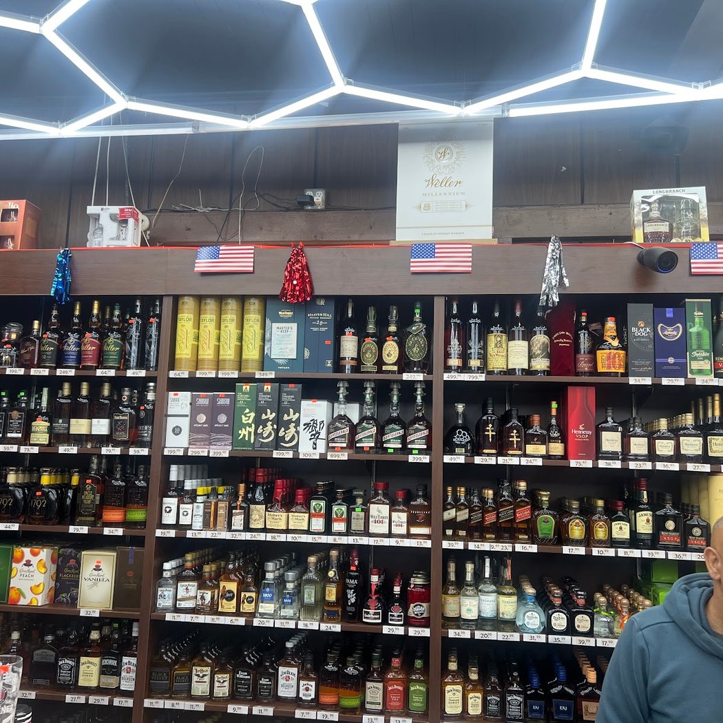 Kelly's Liquor Store 3