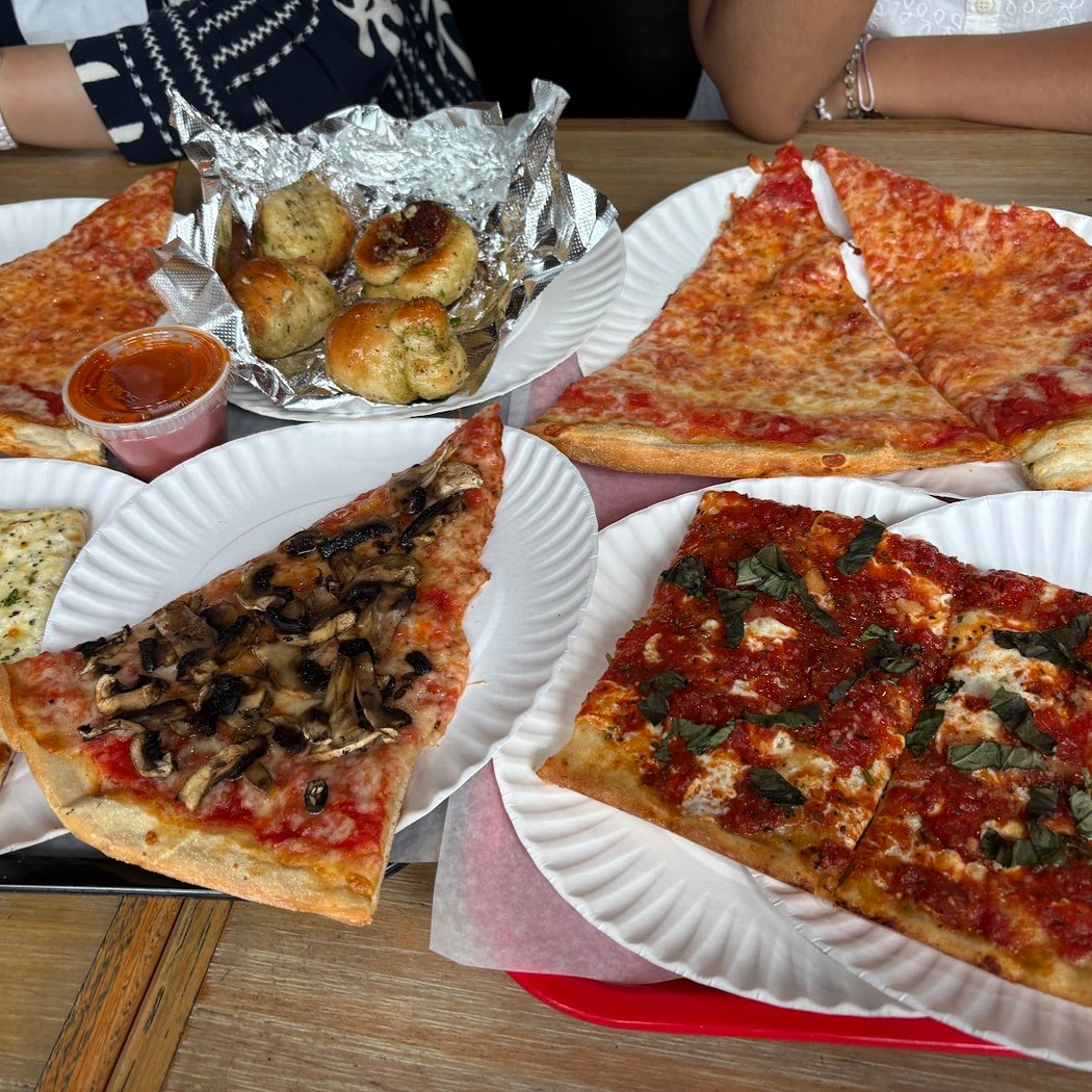 Garlic New York Pizza Bar 3