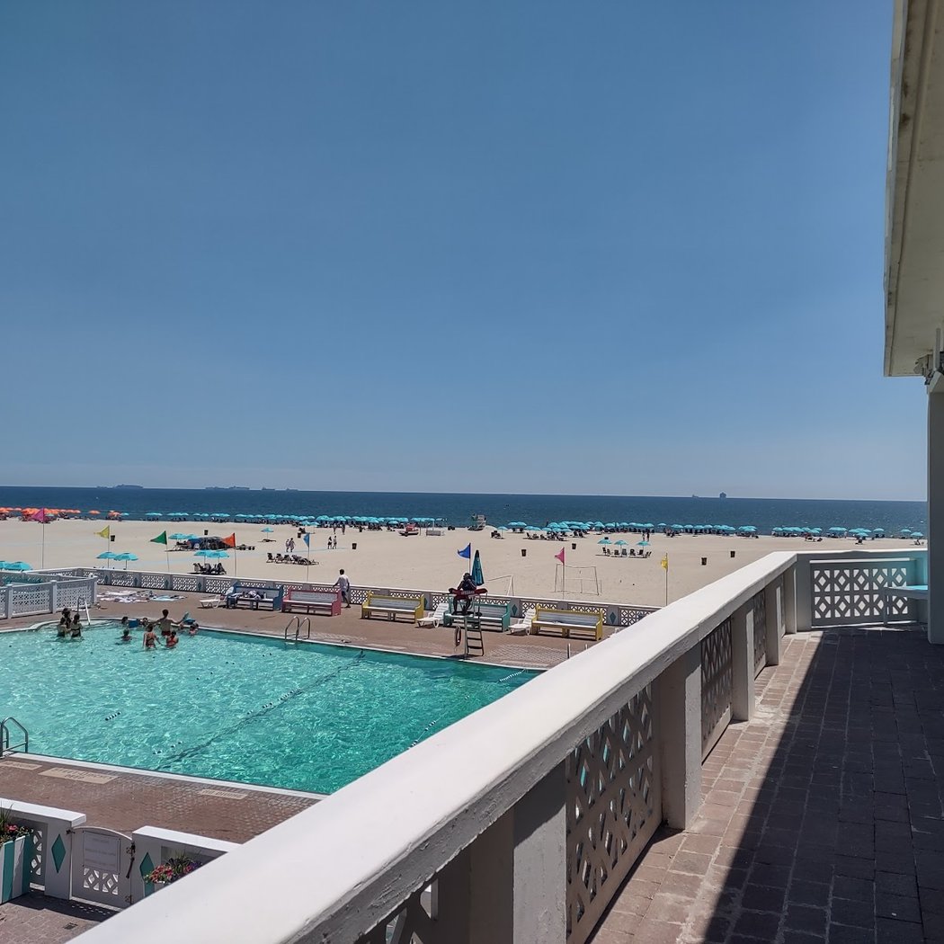 Catalina Beach Club 3