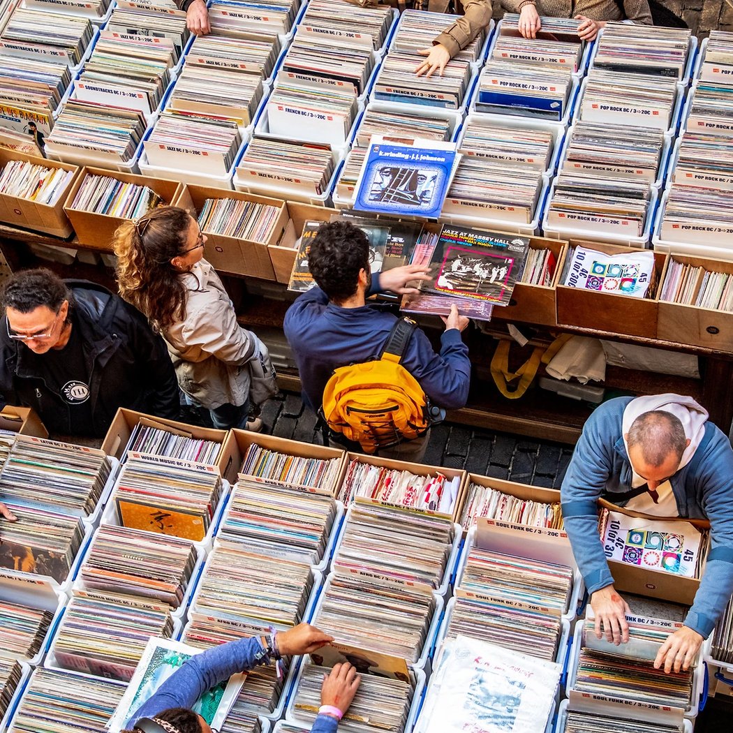 PARIS LOVES VINYL 16 1