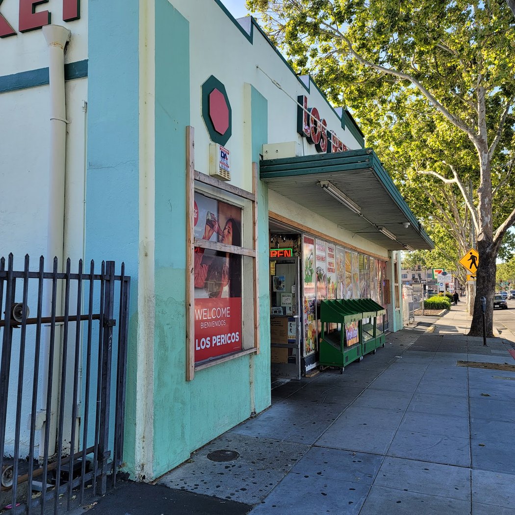 Los Pericos Market 2