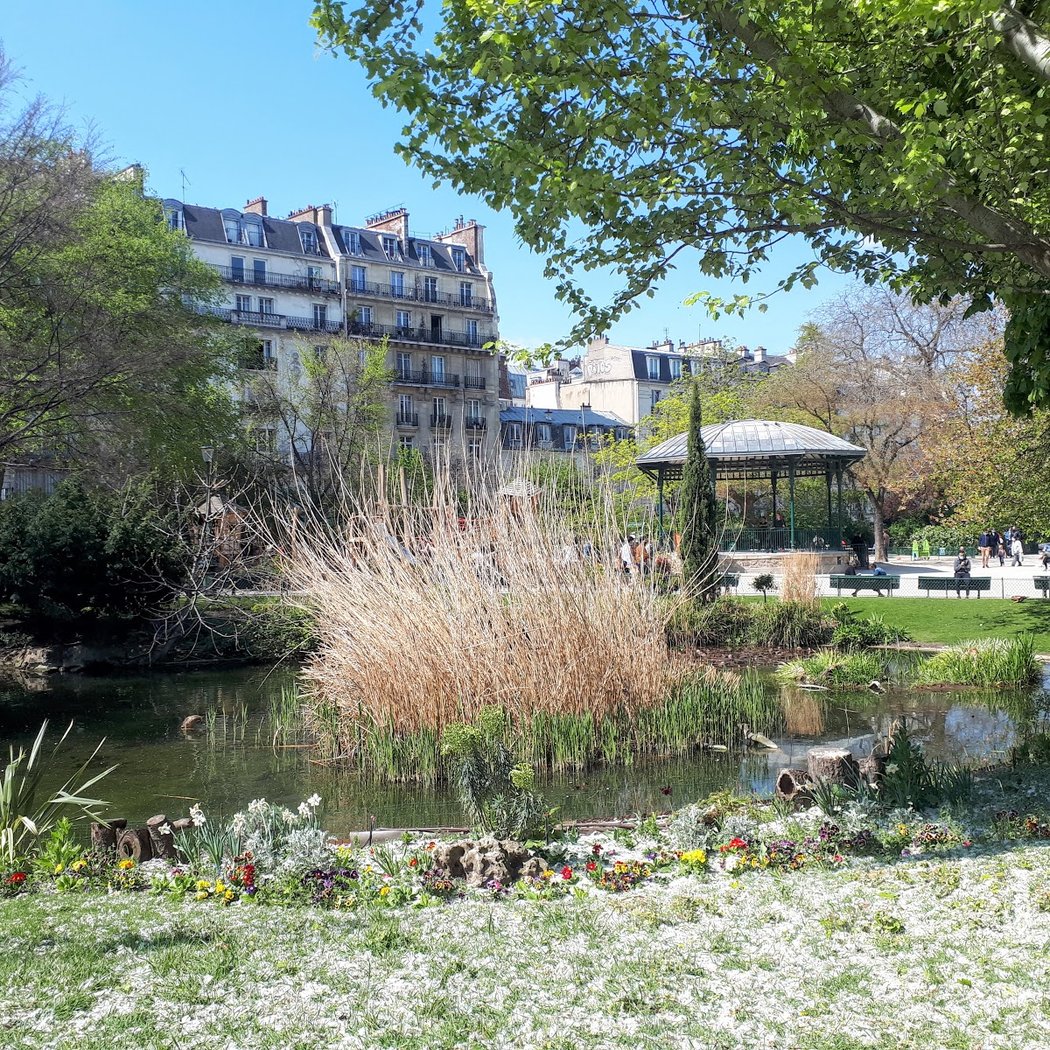 Unwind at Square du Temple 2